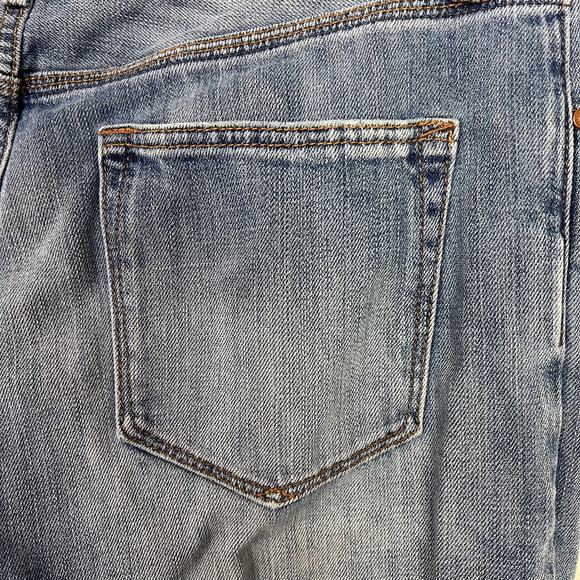 Gap Women's‎ Size 28R Sexy Boyfriend Mid Rise Blue Denim Distressed Jeans - Picture 7 of 9
